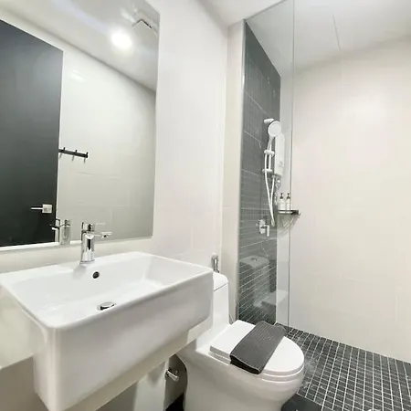 Beacon Executive Suites #Modern Chic #Skypool #Georgetown #5Pax #2Br 2Bath #2Queen 1Single #Quality Well Maintained #Private Host Exterior photo