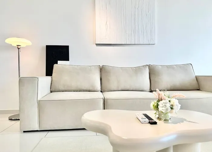 Beacon Executive Suites #Modern Chic #Skypool #Georgetown #5Pax #2Br 2Bath #2Queen 1Single #Quality Well Maintained #Private Host