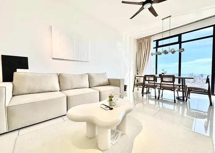 Beacon Executive Suites #Modern Chic #Skypool #Georgetown #5Pax #2Br 2Bath #2Queen 1Single #Quality Well Maintained #Private Host