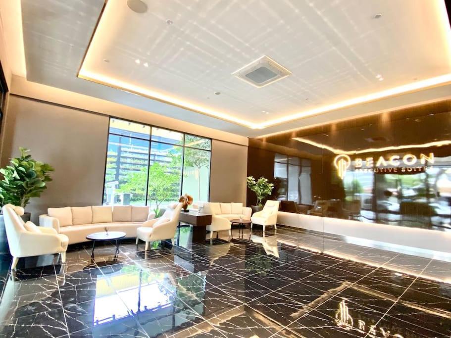 Apartment Beacon Executive #modern Chic #skypool #georgetown #5pax #2br 2bath #2queen 1single #quality Well Maintained #private Host *