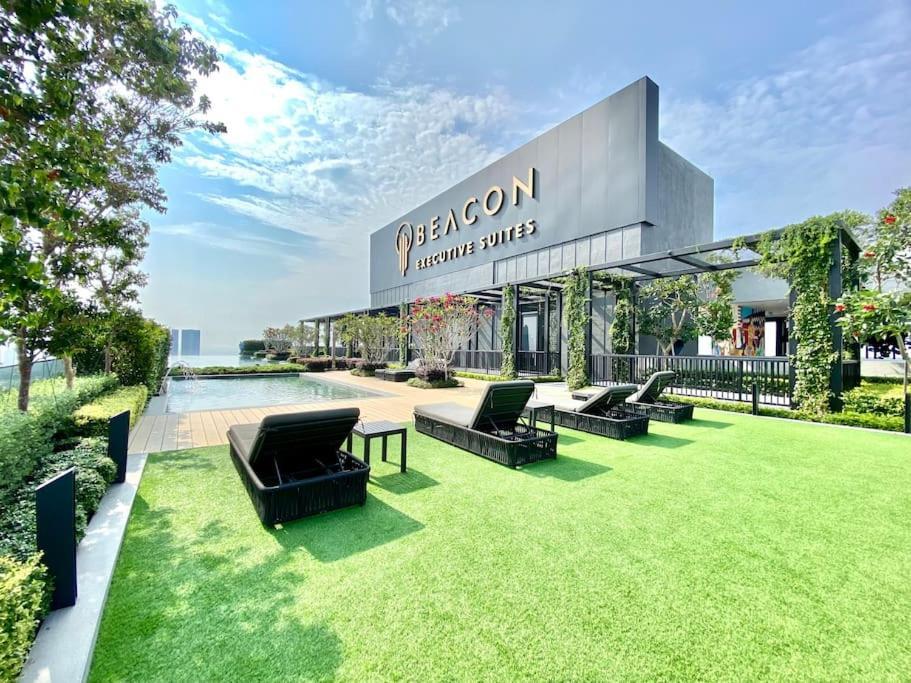 Beacon Executive #modern Chic #skypool #georgetown #5pax #2br 2bath #2queen 1single #quality Well Maintained #private Host Apartment George Town