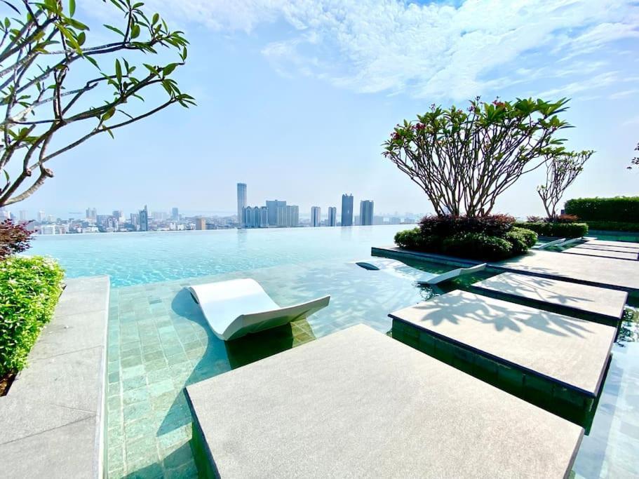 Beacon Executive #modern Chic #skypool #georgetown #5pax #2br 2bath #2queen 1single #quality Well Maintained #private Host