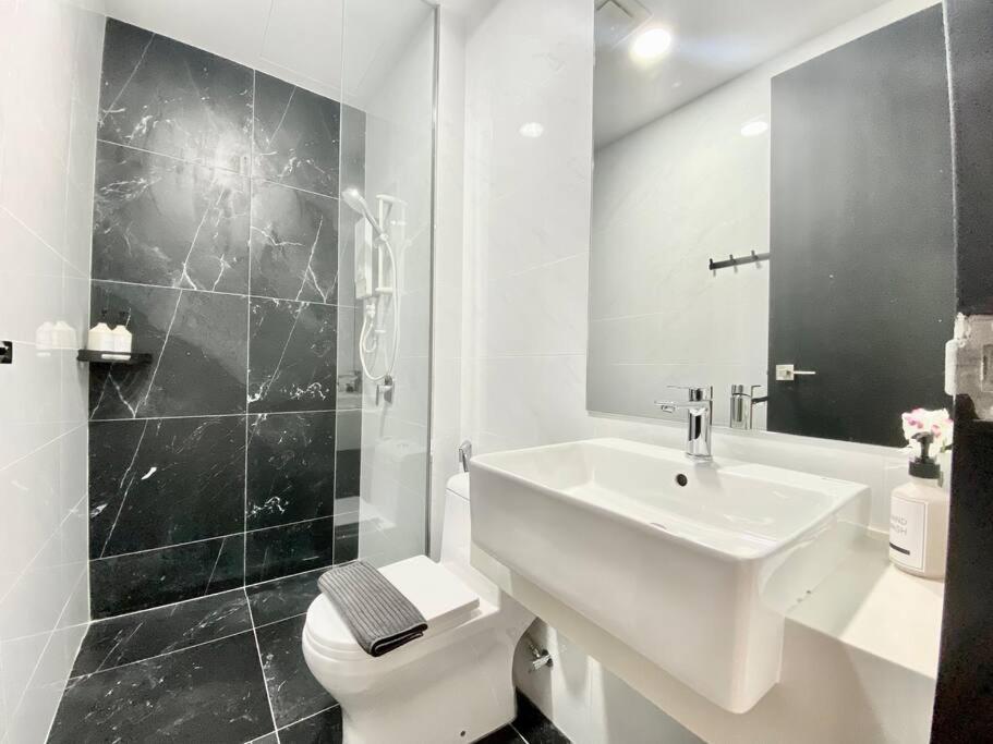Apartment Beacon Executive #modern Chic #skypool #georgetown #5pax #2br 2bath #2queen 1single #quality Well Maintained #private Host *
