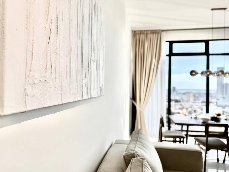 Beacon Executive #modern Chic #skypool #georgetown #5pax #2br 2bath #2queen 1single #quality Well Maintained #private Host Apartment George Town