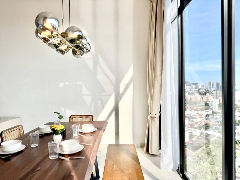 Beacon Executive #modern Chic #skypool #georgetown #5pax #2br 2bath #2queen 1single #quality Well Maintained #private Host * George Town