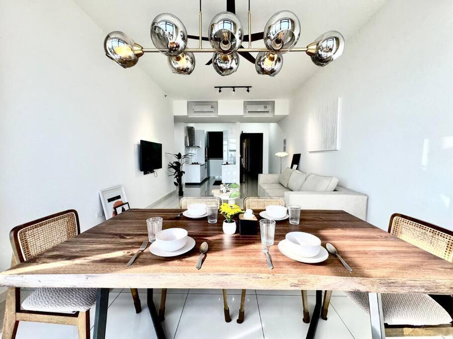 Beacon Executive #modern Chic #skypool #georgetown #5pax #2br 2bath #2queen 1single #quality Well Maintained #private Host
