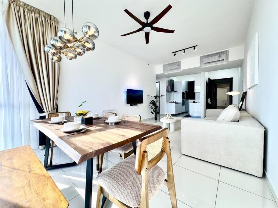 Beacon Executive #modern Chic #skypool #georgetown #5pax #2br 2bath #2queen 1single #quality Well Maintained #private Host Apartment