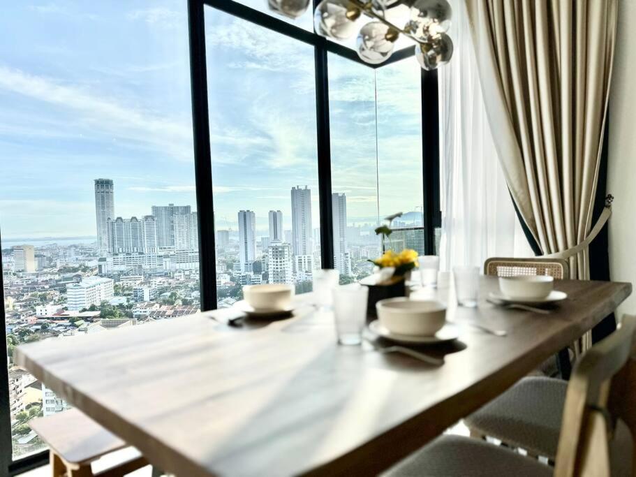 Beacon Executive #modern Chic #skypool #georgetown #5pax #2br 2bath #2queen 1single #quality Well Maintained #private Host Apartment George Town