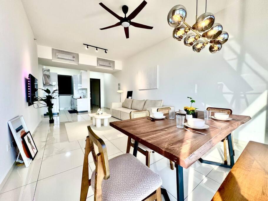 Beacon Executive #modern Chic #skypool #georgetown #5pax #2br 2bath #2queen 1single #quality Well Maintained #private Host *