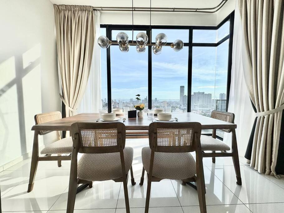 Apartment Beacon Executive #modern Chic #skypool #georgetown #5pax #2br 2bath #2queen 1single #quality Well Maintained #private Host