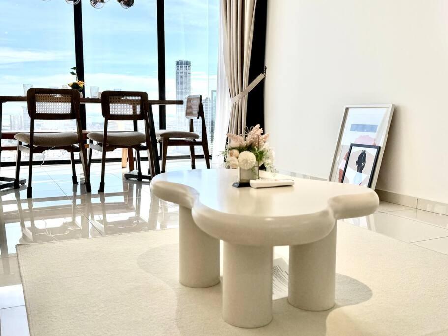 Apartment Beacon Executive #modern Chic #skypool #georgetown #5pax #2br 2bath #2queen 1single #quality Well Maintained #private Host *