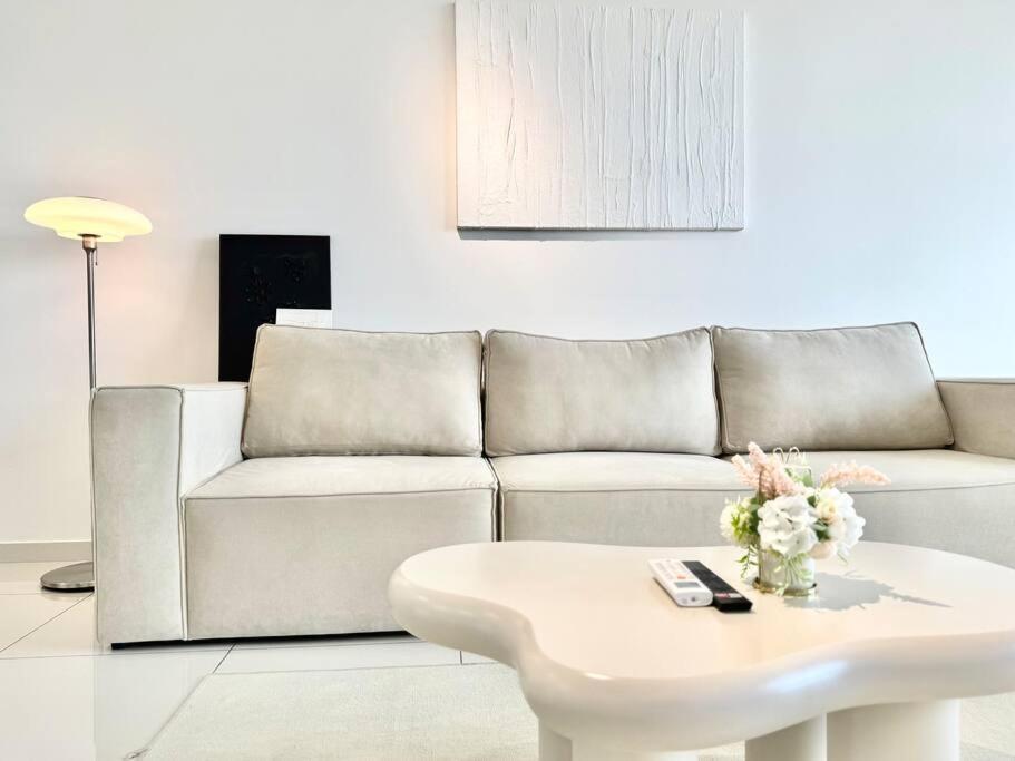 Apartment Beacon Executive #modern Chic #skypool #georgetown #5pax #2br 2bath #2queen 1single #quality Well Maintained #private Host George Town